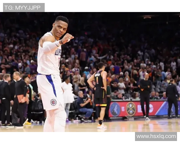 英雄惜英雄！威少赛后第一时间与杜兰特、亚当斯拥抱致意